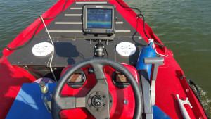 Bombard C4 mit Raymarine a68 und Rokk Deck Halterung