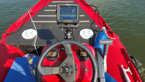 Bombard C4 mit Raymarine a68 und Rokk Deck Halterung