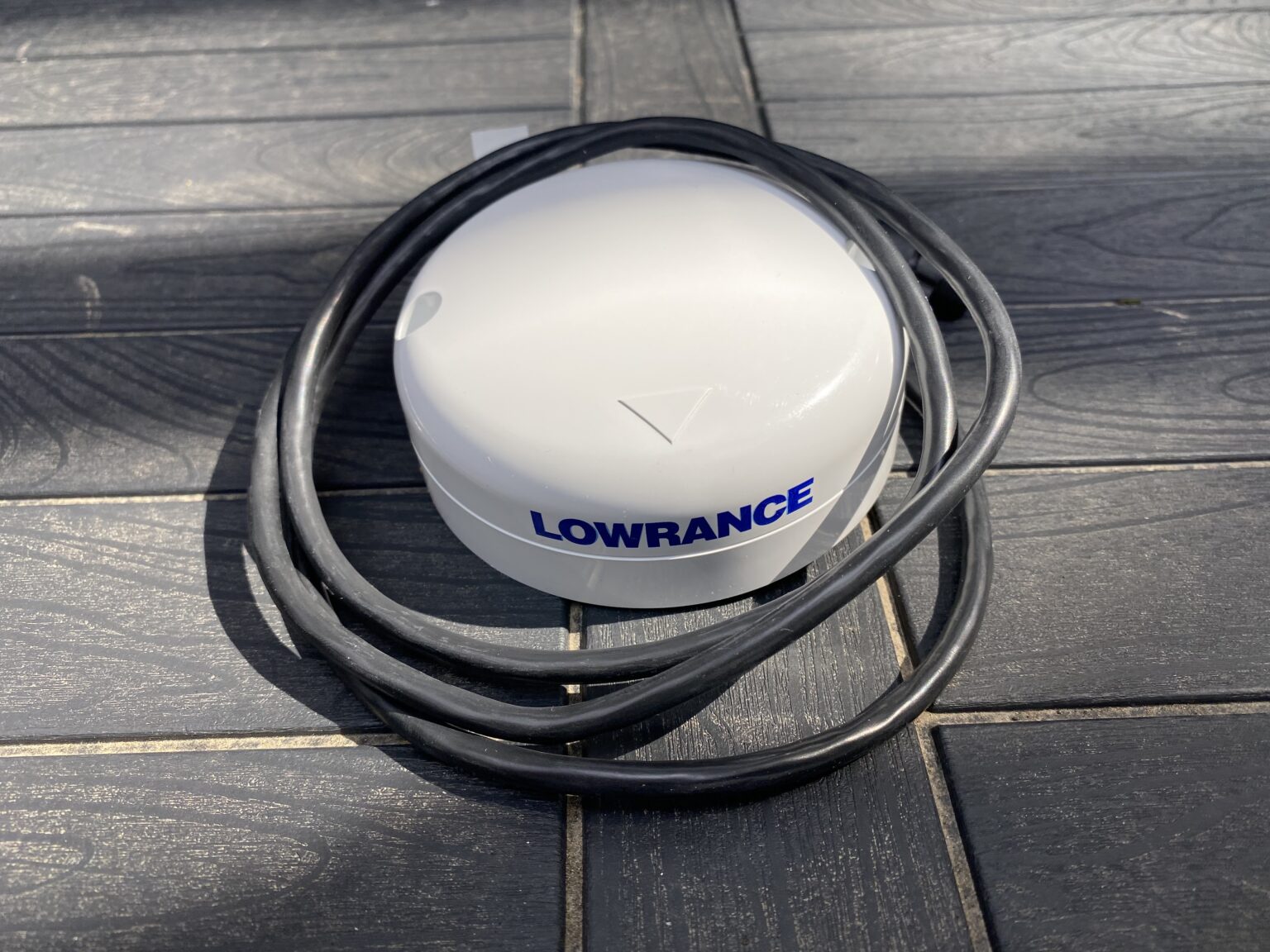 Lowrance Point1 NMEA 2000 GPS Antenne mit Kompass verbaut Sportboot